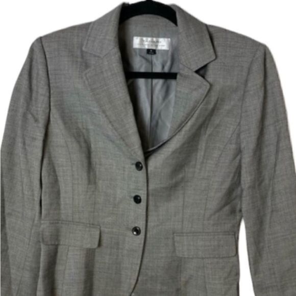 TAHARI -Lightweight Career Blazer - Picture 2 of 6